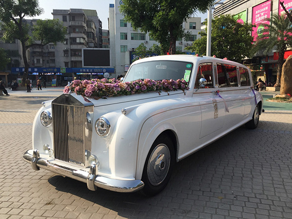 劳斯莱斯银云婚礼花(huā)車(chē)